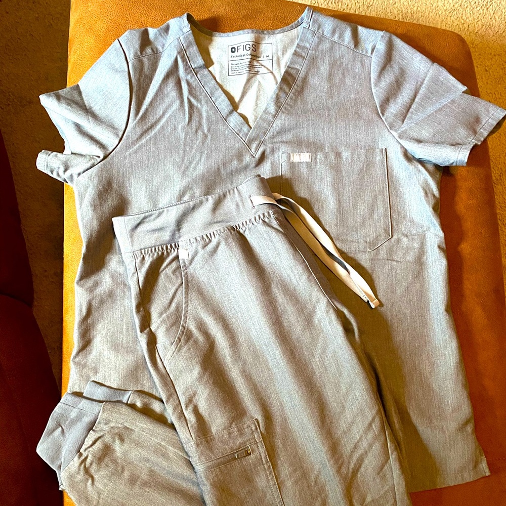 Figs Scrubs Grapphite Top and Bottom Sz M